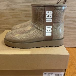 Woman’s classic clear mini uggs